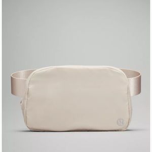 Lululemon everywhere belt bag in white opal